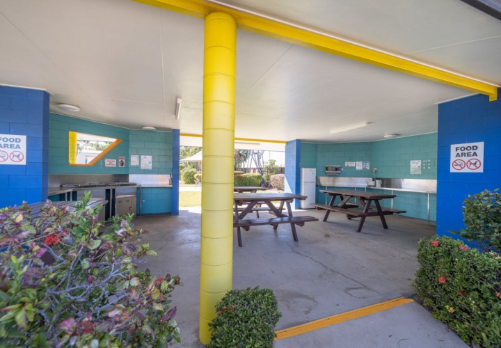 Camp Kitchen 1200px 02